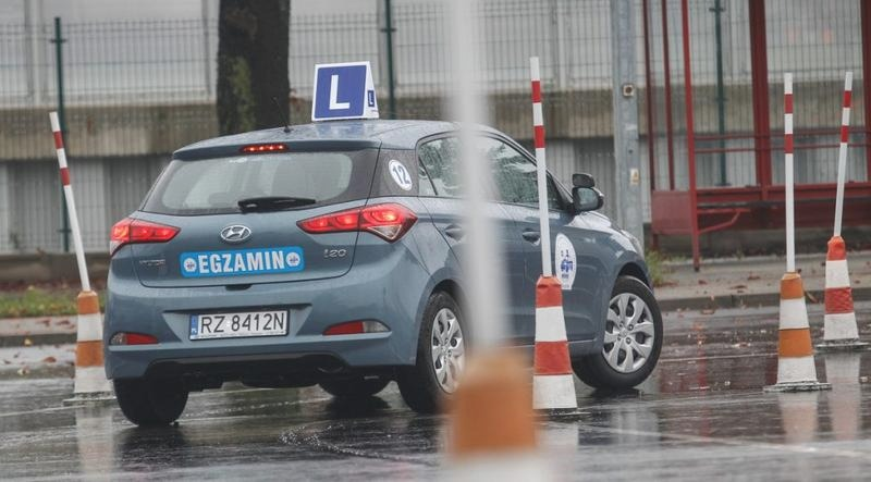 Egzamin praktyczny kat. B: jak zdać w 2026 roku — zadania i najczęstsze błędy