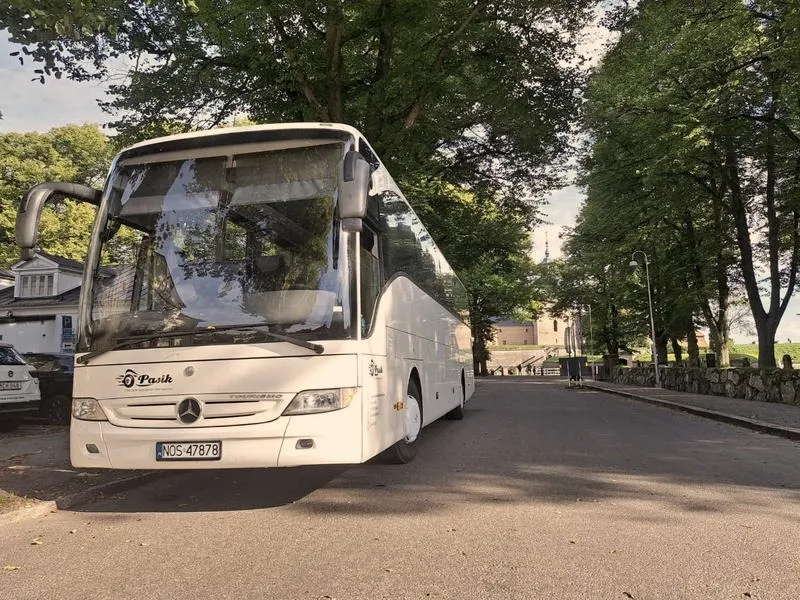 Ile kosztuje autokar na wesele? Ceny wynajmu i najważniejsze czynniki